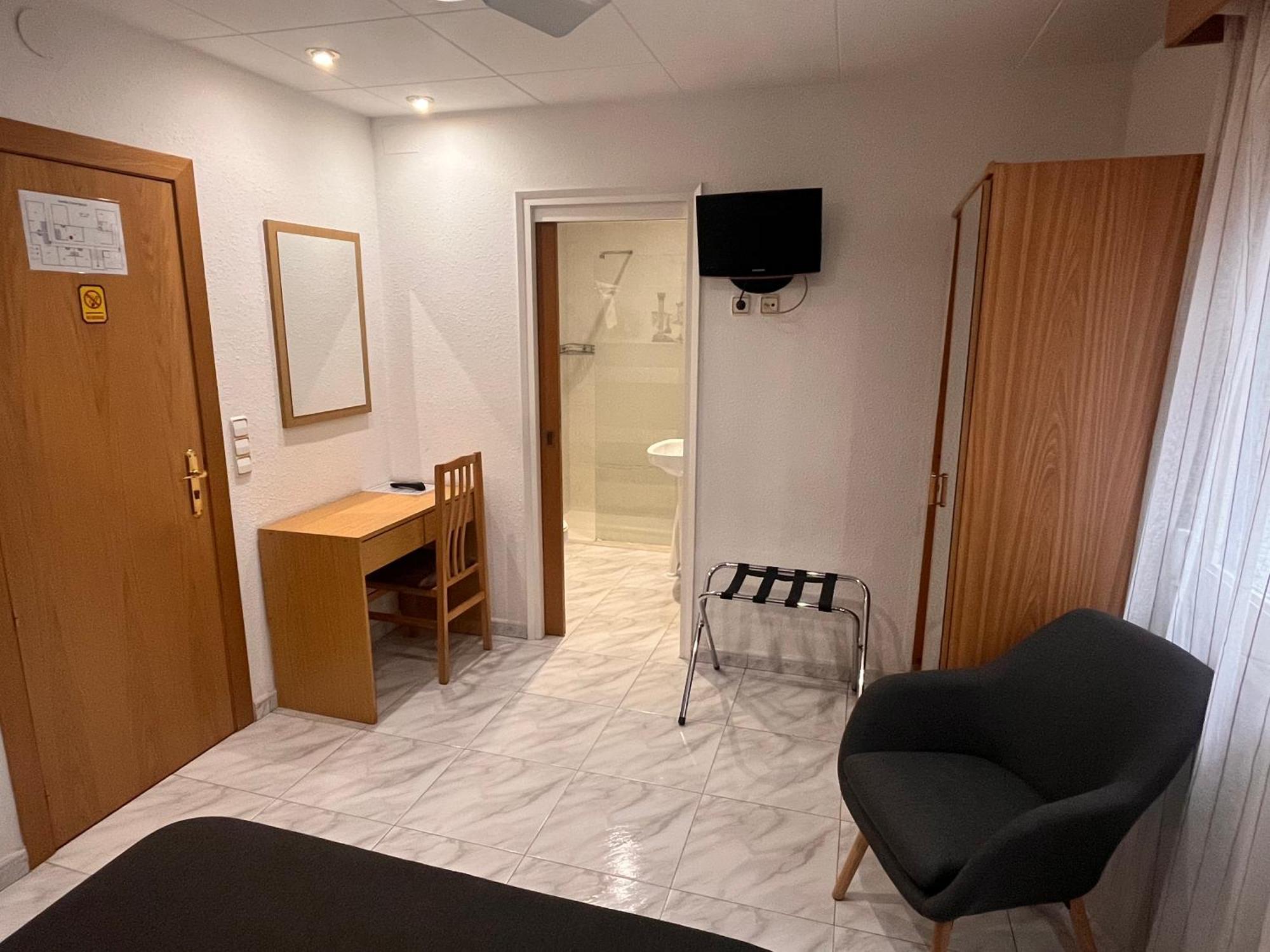 Hostal Tarres Angles Ngoại thất bức ảnh