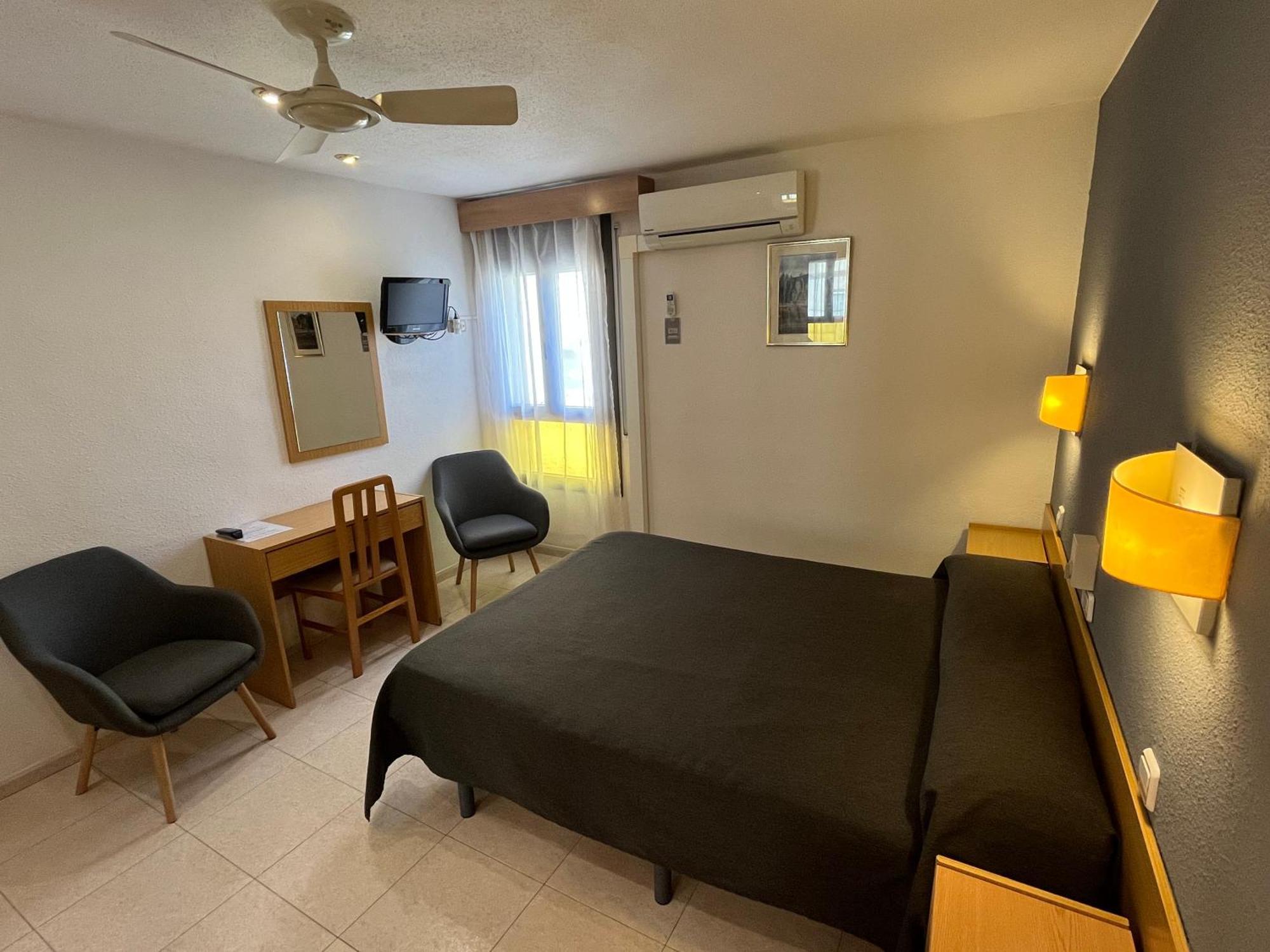 Hostal Tarres Angles Ngoại thất bức ảnh