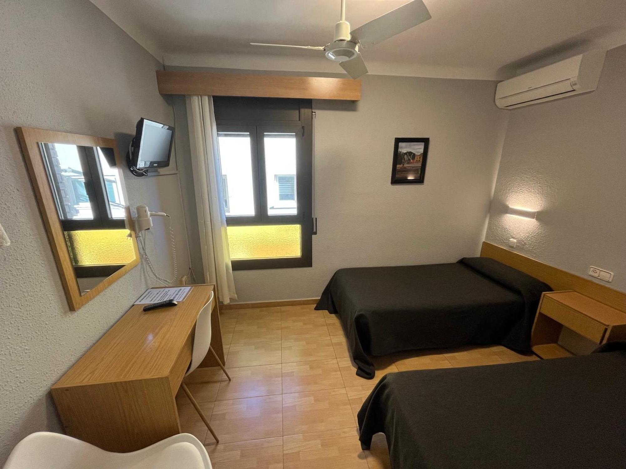 Hostal Tarres Angles Ngoại thất bức ảnh