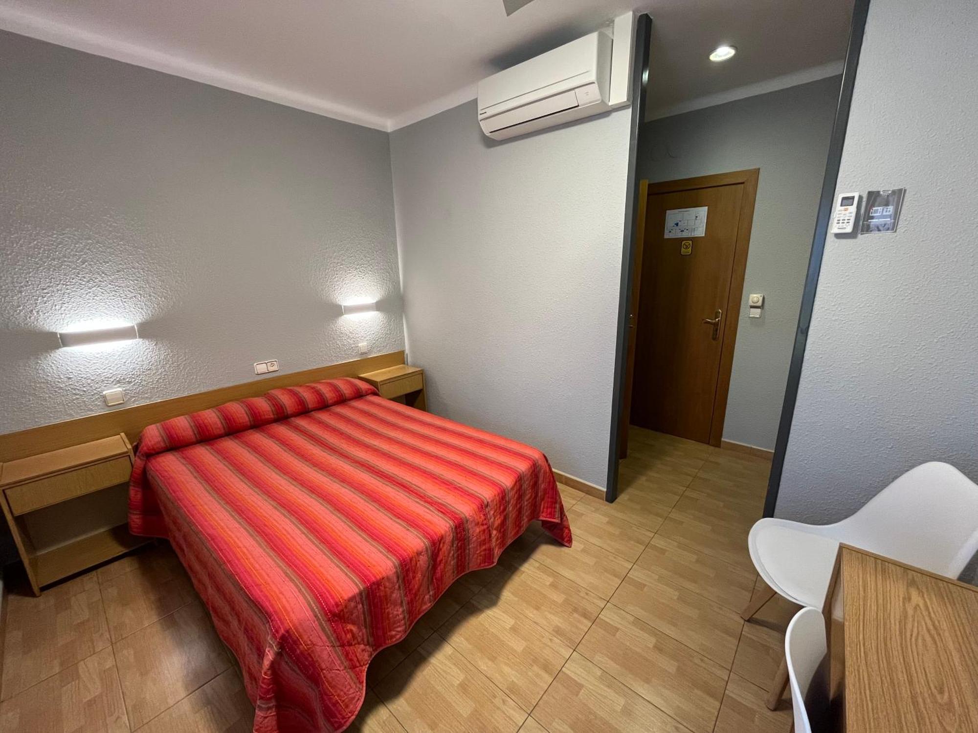 Hostal Tarres Angles Ngoại thất bức ảnh