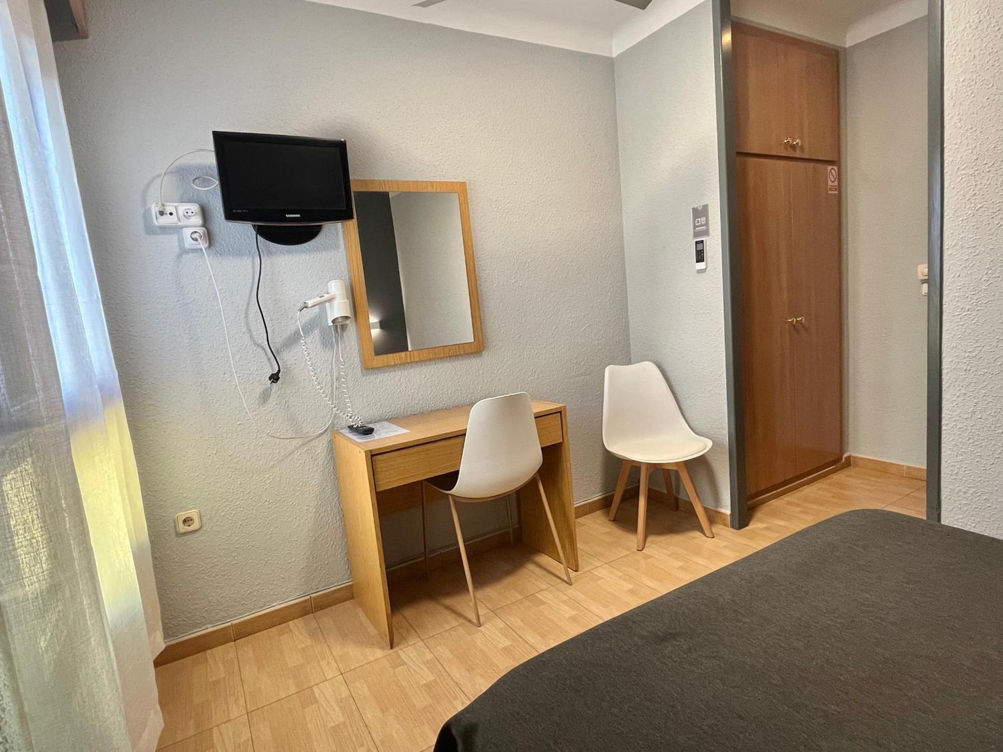 Hostal Tarres Angles Ngoại thất bức ảnh