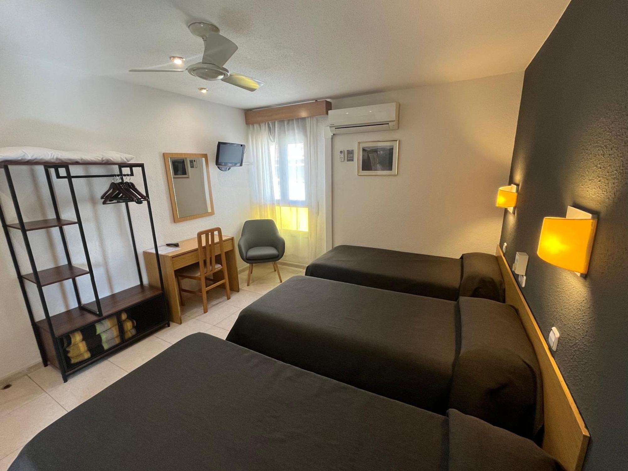 Hostal Tarres Angles Ngoại thất bức ảnh