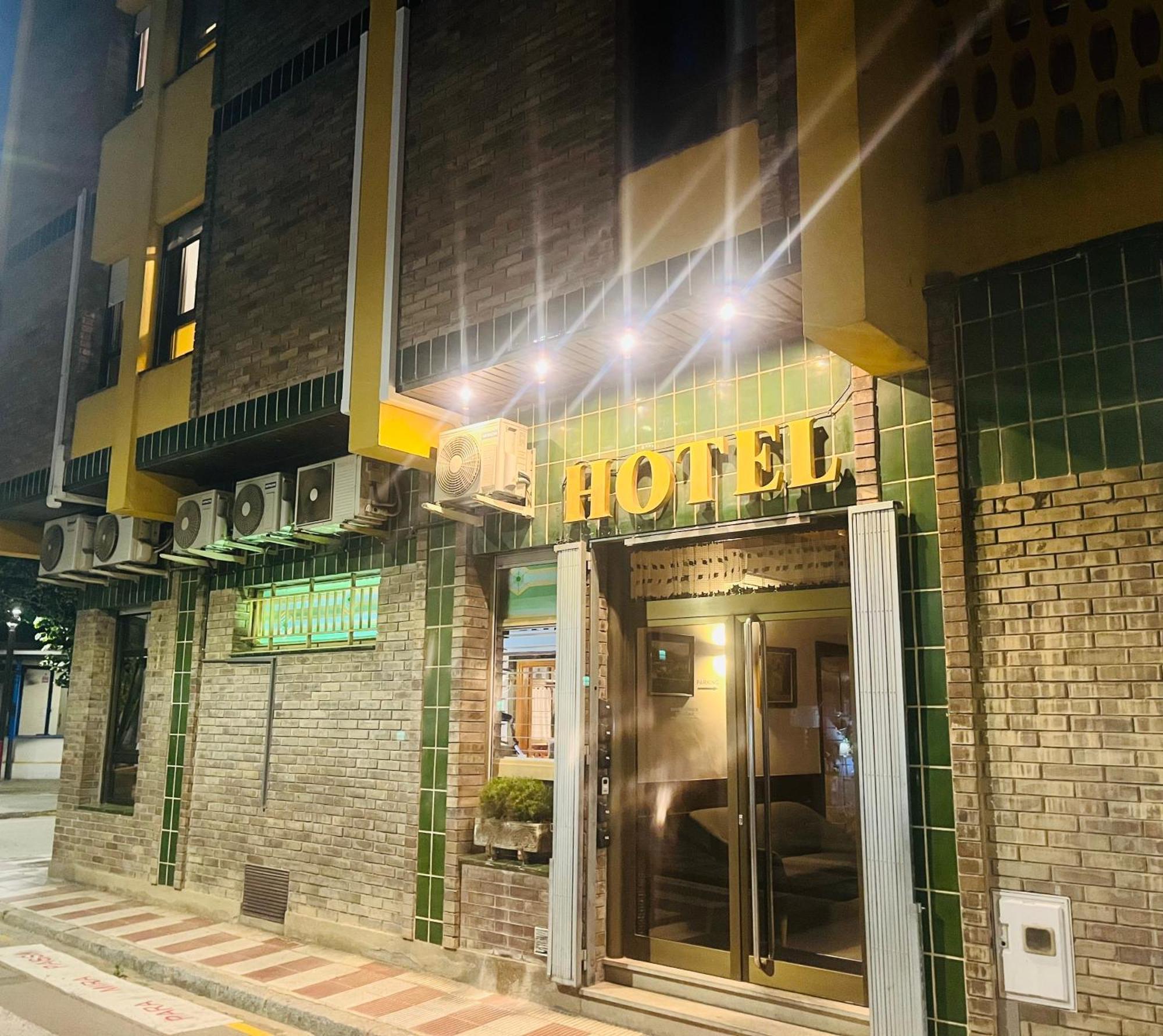 Hostal Tarres Angles Ngoại thất bức ảnh